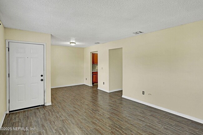 Building Photo - 475 Crabapple Ct