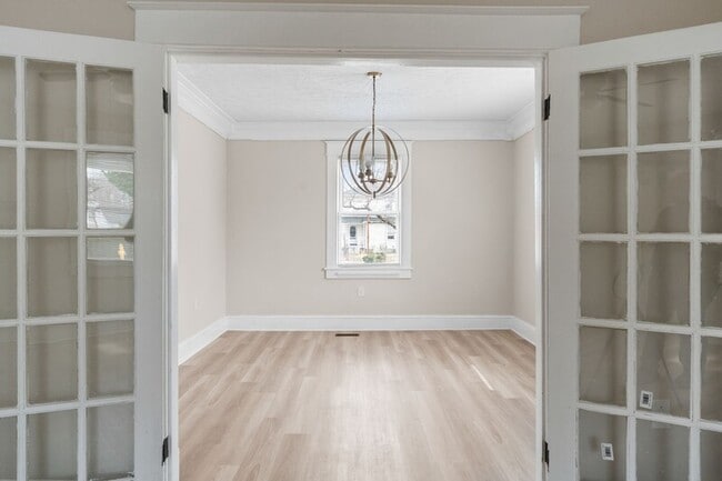 Building Photo - 703 Hamilton Ave