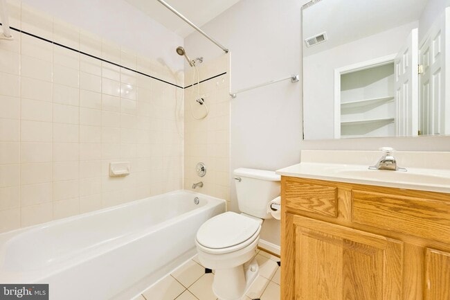 Building Photo - 685 Springhouse Square SE