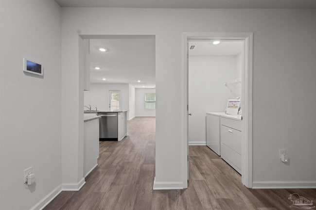 Building Photo - 7349 Lakeside Oak Ct