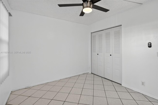 Building Photo - 900 SW 128th Ave