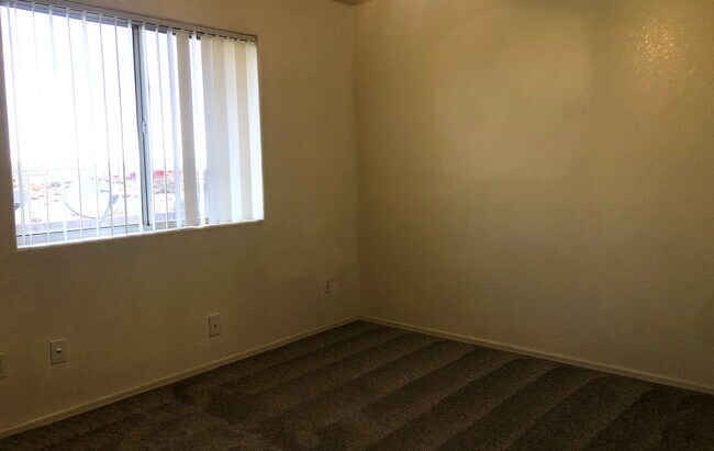 Building Photo - 2469 Armour Ave