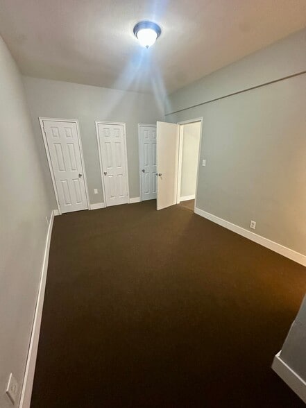 Building Photo - 85 Easton Ave