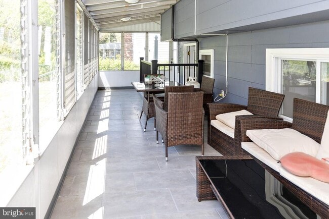 Building Photo - 912 Aston Martin Dr