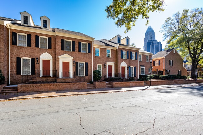 Building Photo - 510 N Poplar St