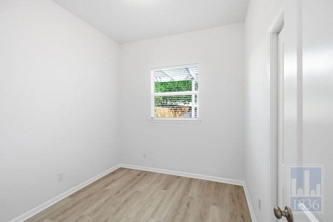 Building Photo - 2104 Cervin Blvd