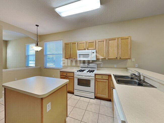 Building Photo - 15238 Searobbin Dr