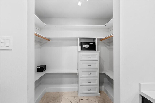 Building Photo - 5322 Rutherglenn Dr
