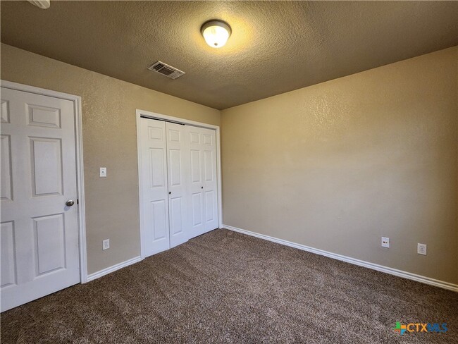 Building Photo - 21 Moss Rock Dr