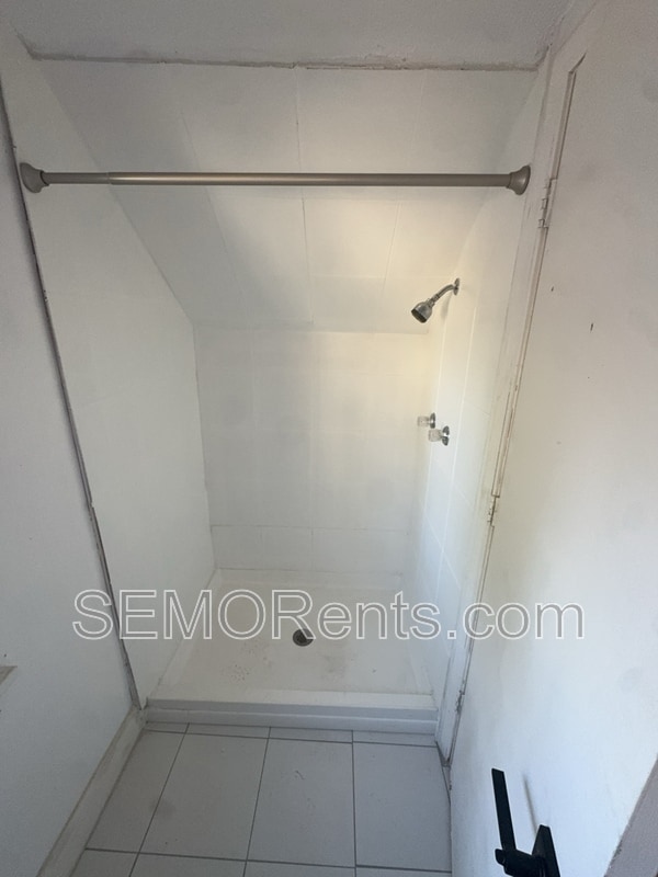 Building Photo - 6740 Robbins Ave