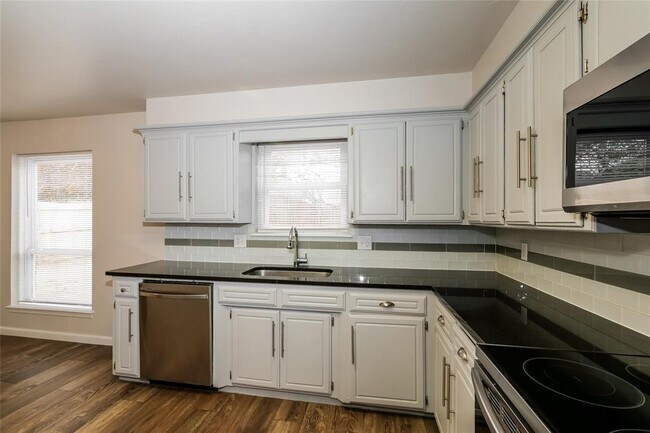 Building Photo - 3412 Prairie Ave