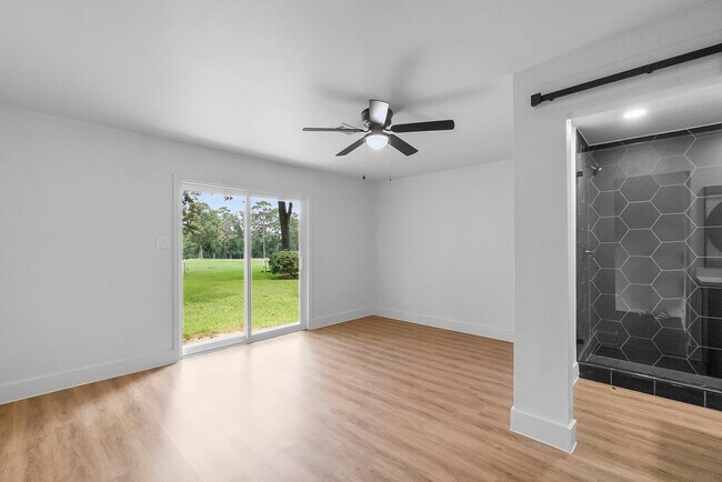 Building Photo - 62 Greenbriar Dr