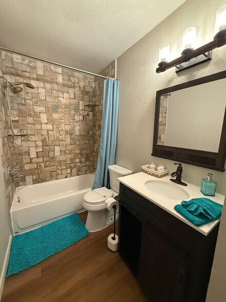 Building Photo - 3206 Santana Dr