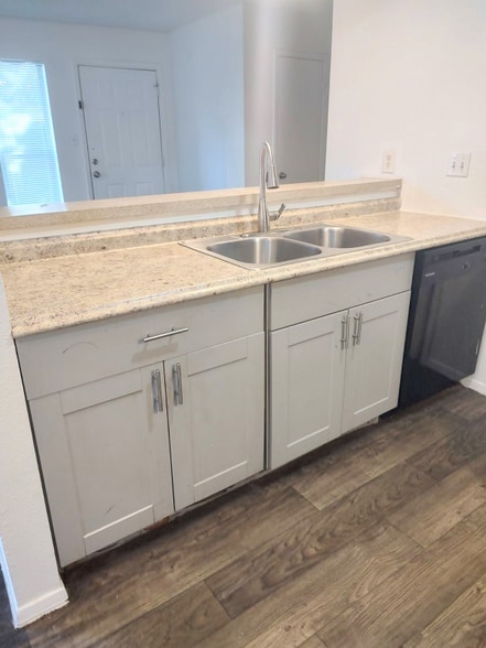 Building Photo - 1907 Hearthstone Dr