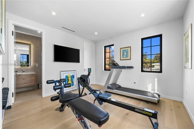 Building Photo - 2015 Country Club Prado