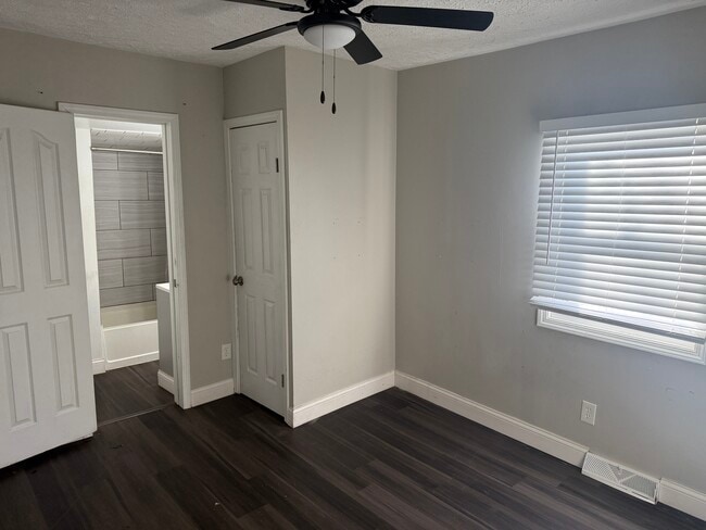 Primary Photo - 120 Lakeview Blvd