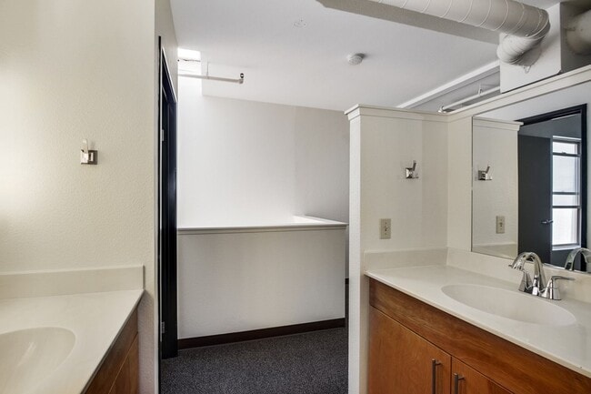 Building Photo - Trendy Live Work Loft Kensington Park Plaza