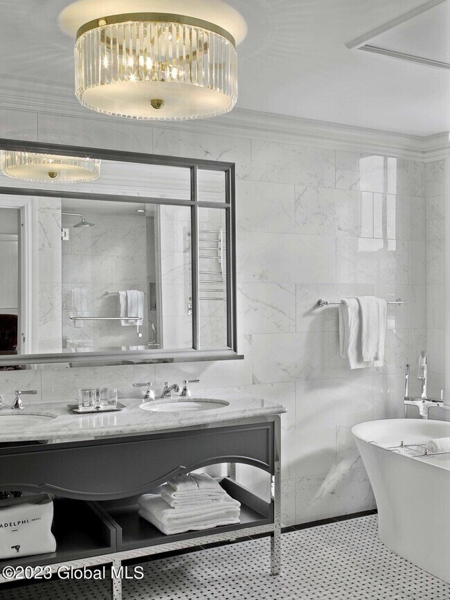 Building Photo - 365 Broadway