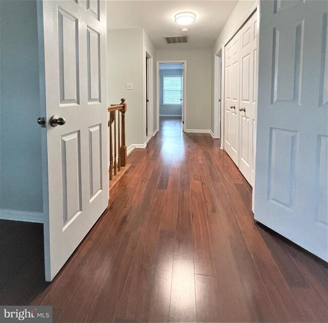 Building Photo - 16 Dorset Ct