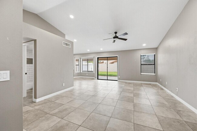 Building Photo - 5531 E Elena Ave