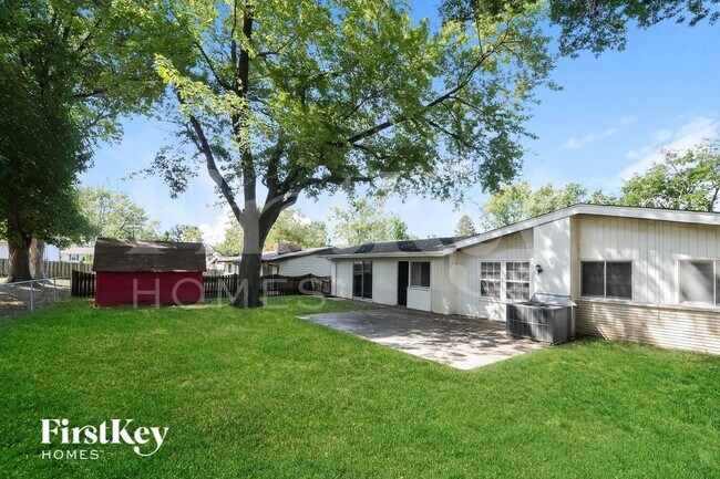 Building Photo - 440 Durwood Dr