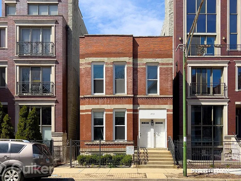 Building Photo - 858 N Paulina St