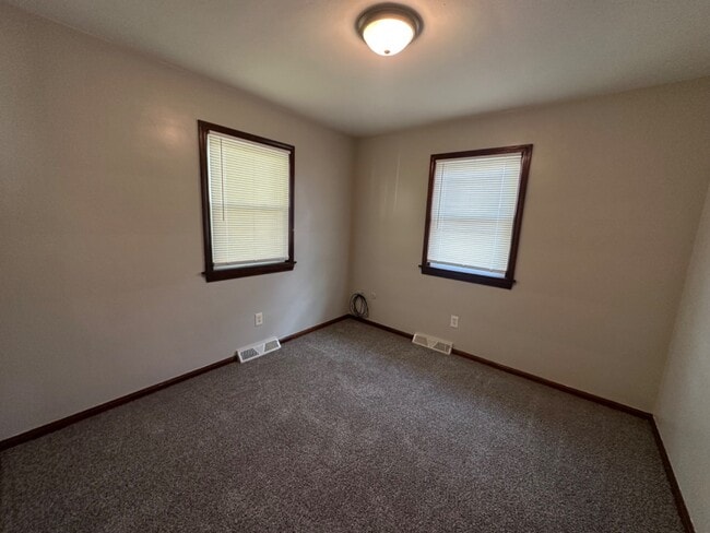 Building Photo - 48 N Navarre Ave