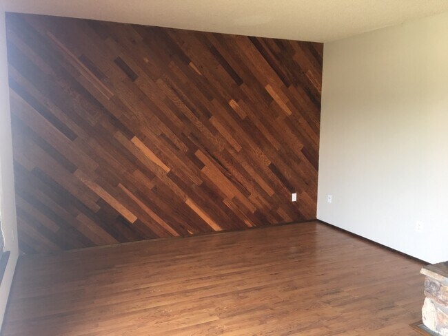 Building Photo - 15185 Broili Dr