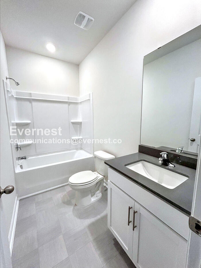 Building Photo - 813 Washington St