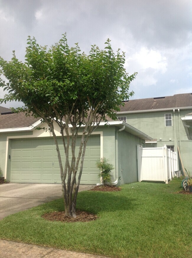 Building Photo - 3bed / 2.5 bath, 2-story townhome with 2-car garage in Avalon Park