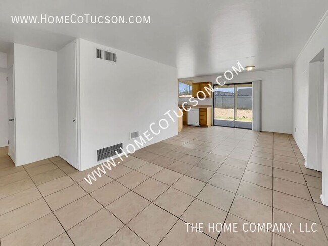 Building Photo - 3966 E Sylvane Dr