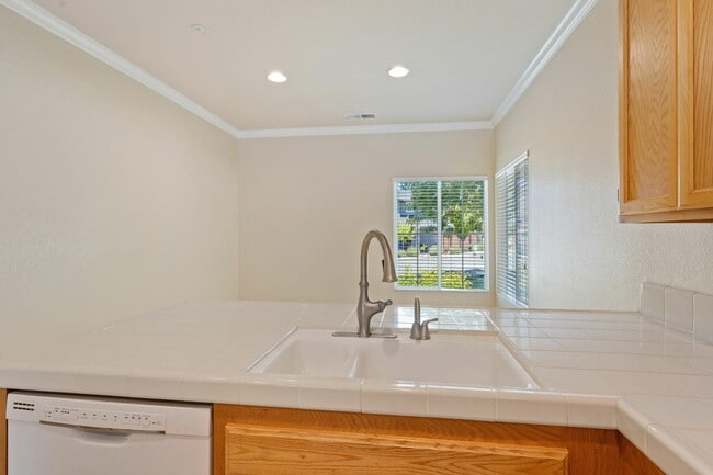 Building Photo - 300 Homewood Ct