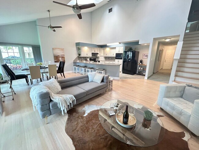 Building Photo - Gorgeous 3 Bed/3 Bath in Tranquil Gated Co...