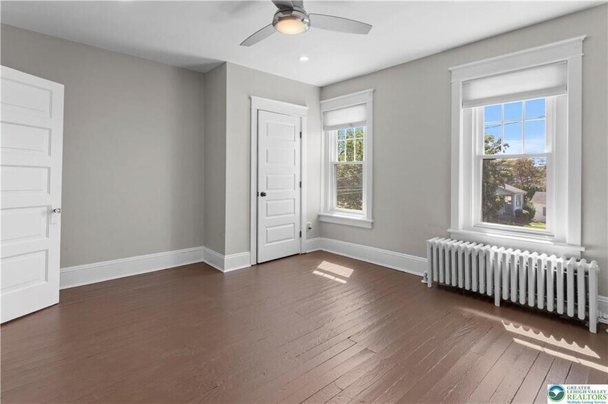 Building Photo - 413 Woodlawn Ave