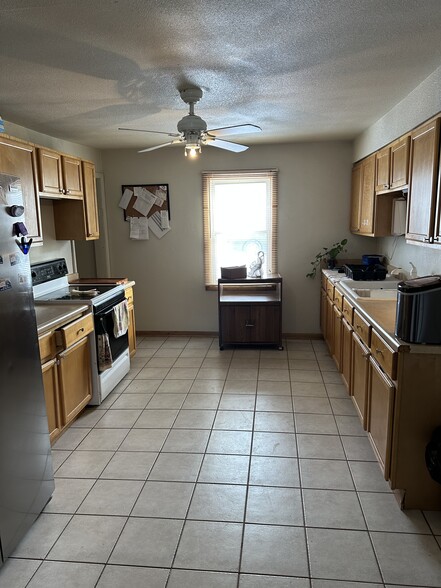 Kitchen - 340 Seifert St