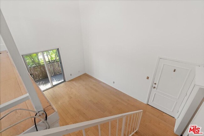 Building Photo - 1125 Pico Blvd