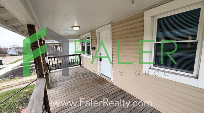 Building Photo - Charming 2-Bedroom Home