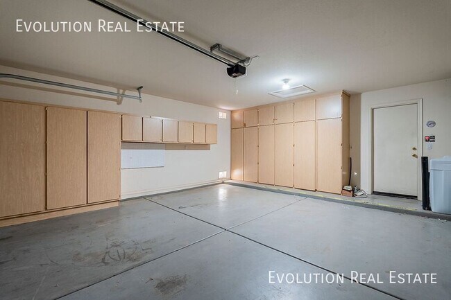 Building Photo - 10330 E Idaho Ave