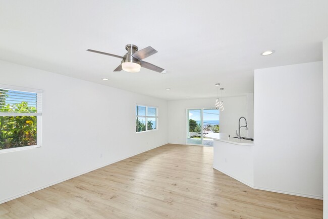 Building Photo - Discover Your Dream Home in Kealakekua!