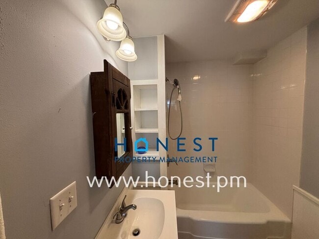 Building Photo - 103 Rackleff St