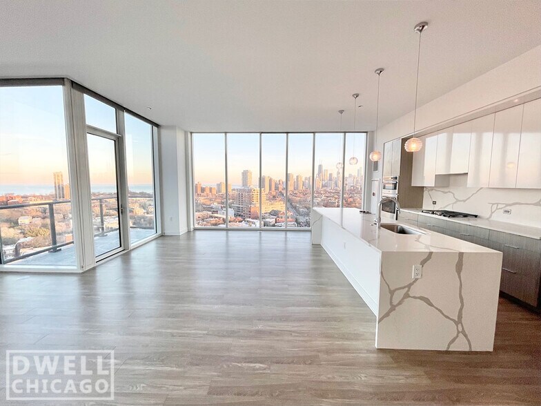 Building Photo - 2337 N Lincoln Ave