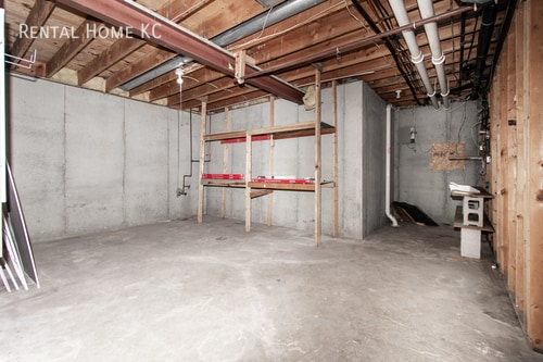 Building Photo - Large 1.5 Story luxury home on 2.5 acres  ...