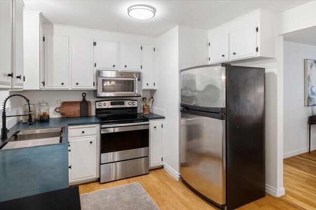 Building Photo - Remodeled Rambler with 2/Car garage, RV Parking and an Impressive Back Yard!!!!!