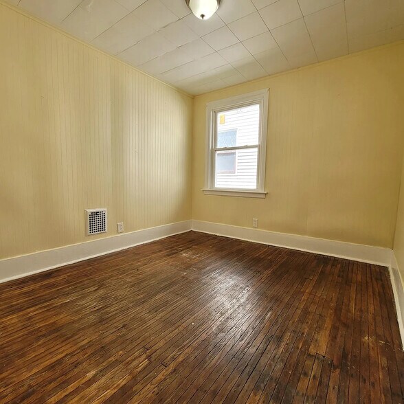 Bedroom - 1532 Sunset Ave