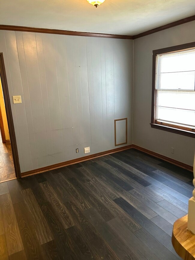 Building Photo - 2501 Robin Hood Dr