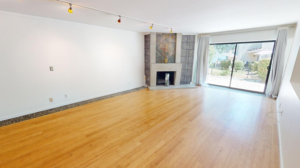 Building Photo - 1218 S Westlake Blvd