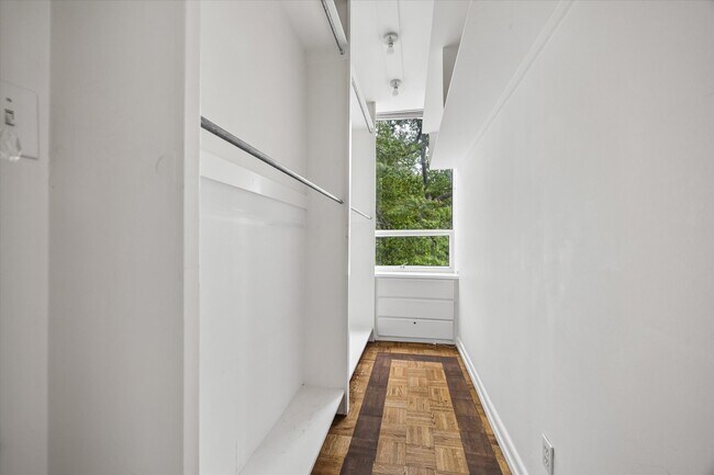 Building Photo - 2701 Westheimer Rd