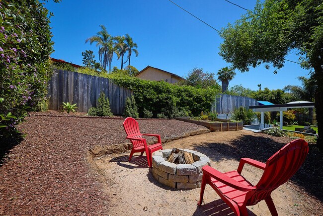 Building Photo - 2136 Foothill Dr