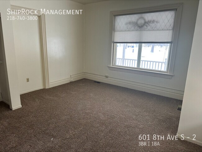 Building Photo - 601 8th Ave S