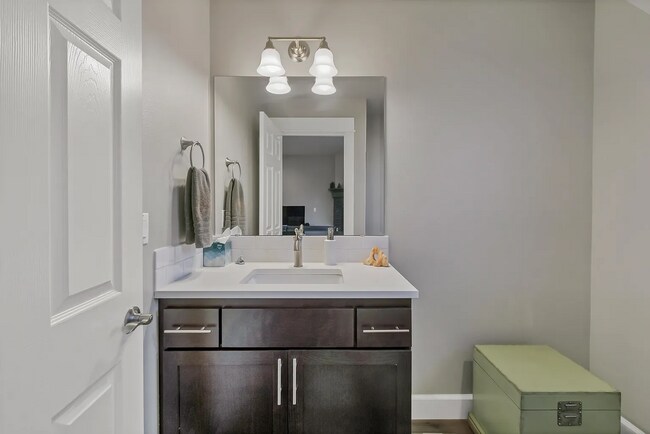Building Photo - Nearly new 3 bedroom 2.5 bath in Mirada Ne...